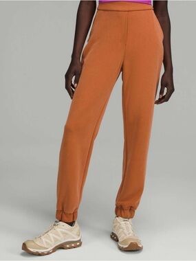 Lululemon Softstream Relaxed High-Rise Pant Size 6 Butternut Brown